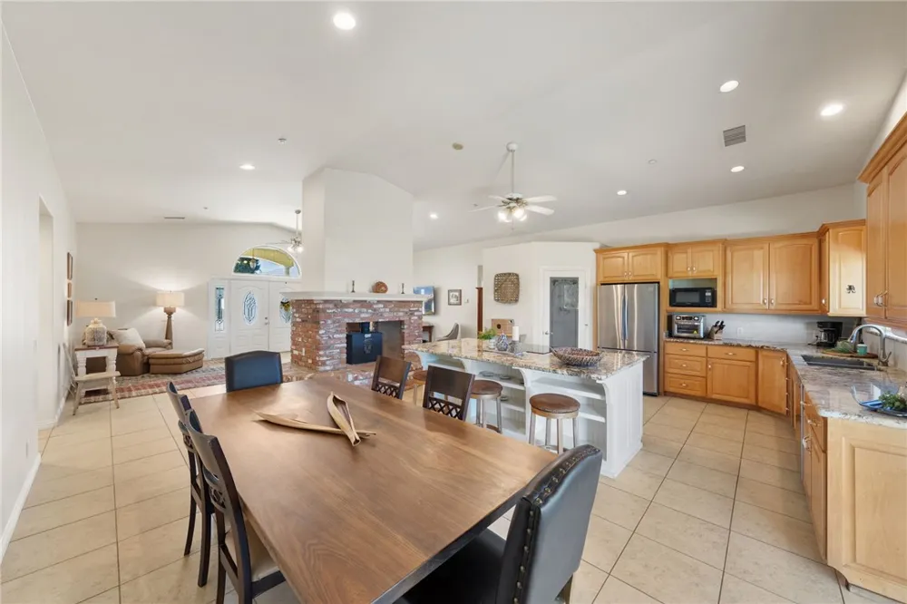 2713 E Mission Fallbrook, CA 92028