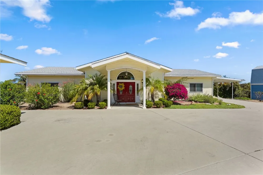 2713 E Mission Fallbrook, CA 92028