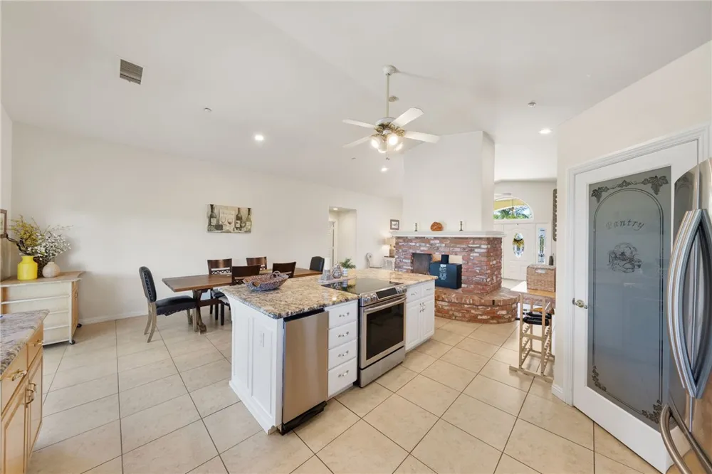 2713 E Mission Fallbrook, CA 92028