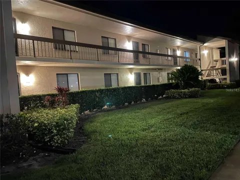 209 MARY DRIVE #7
