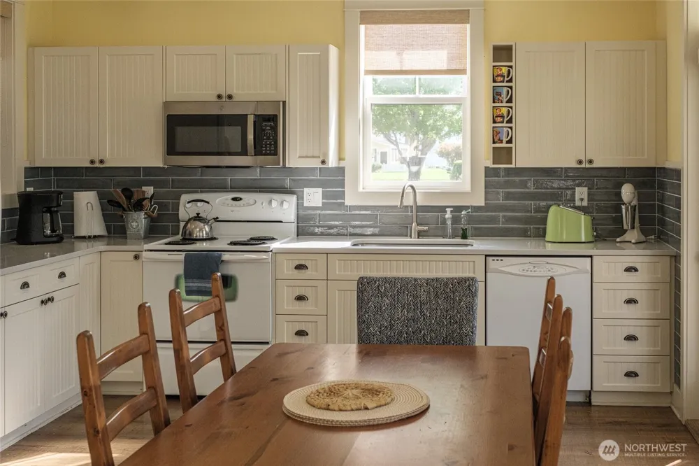 101 Flip Flop Lane Oroville, WA 98844
