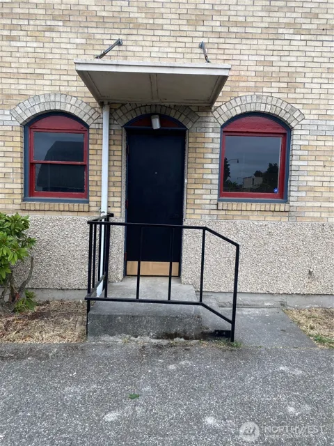703 W Railroad