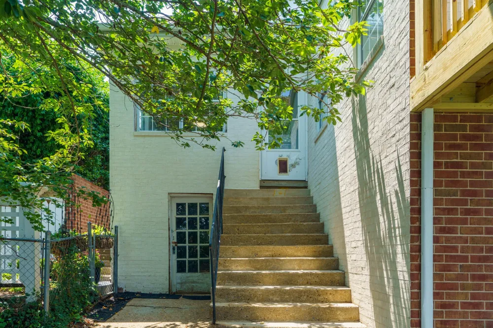 1003 E Brow Road Lookout Mountain, TN 37350