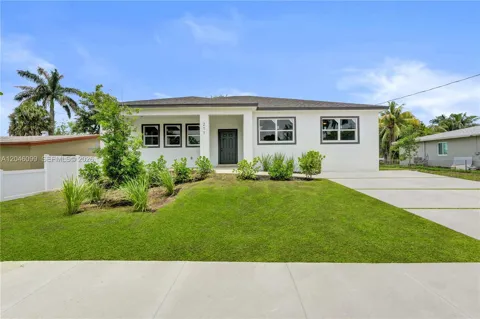 211 NW 14th Ct