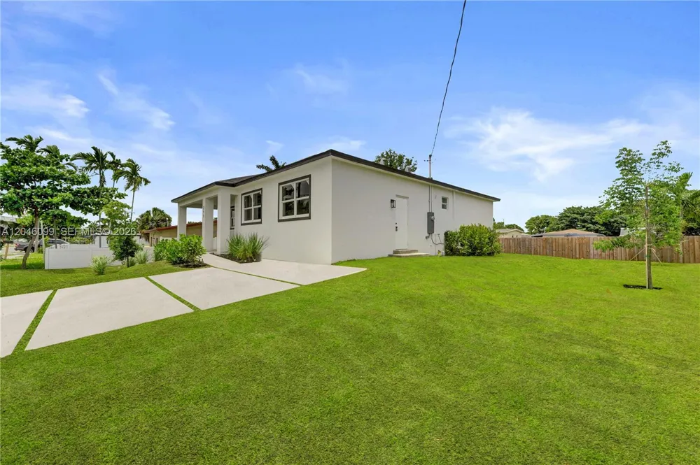 211 NW 14th Ct Dania Beach, FL 33004