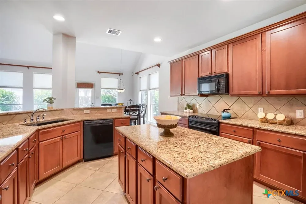 2985 Prairie Bluff Seguin, TX 78155