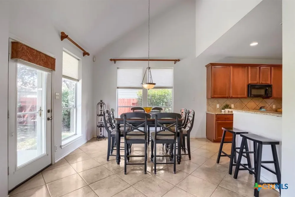 2985 Prairie Bluff Seguin, TX 78155