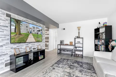 9601 Bayview Drive #301