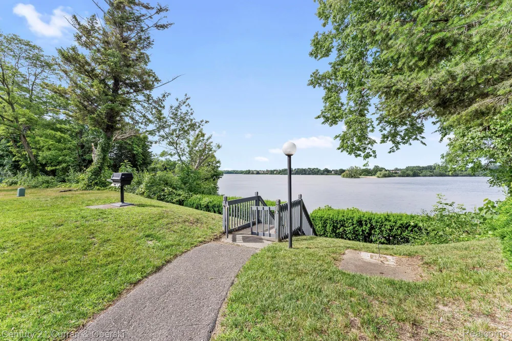 9601 Bayview Drive #301 Ypsilanti Charter Township, MI 48197