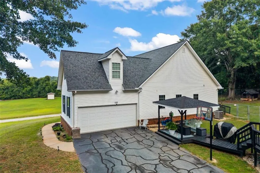 238 Apple Valley Road Commerce, GA 30529