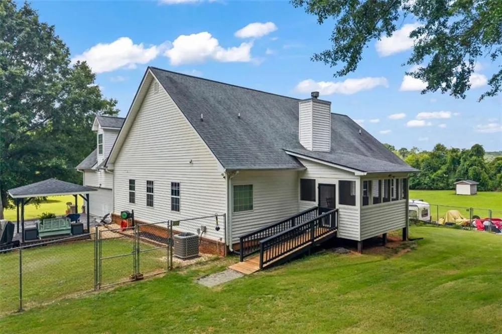 238 Apple Valley Road Commerce, GA 30529