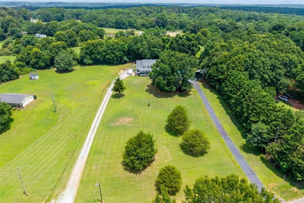 238 Apple Valley Road Commerce, GA 30529
