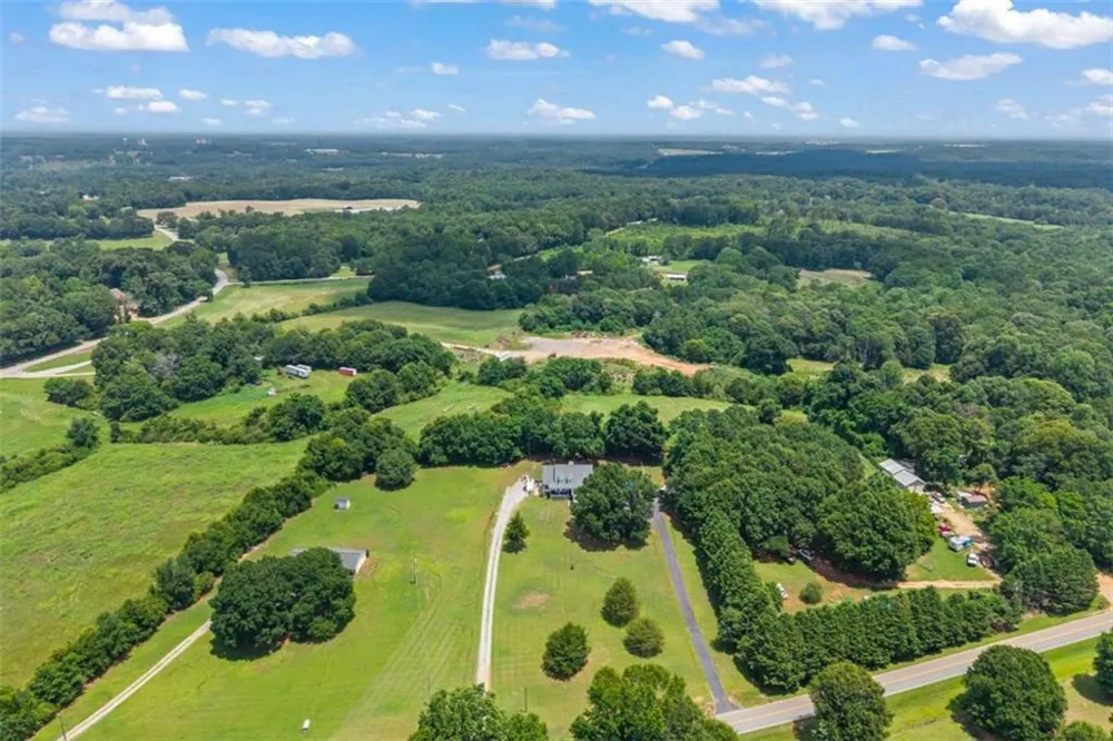 238 Apple Valley Road Commerce, GA 30529