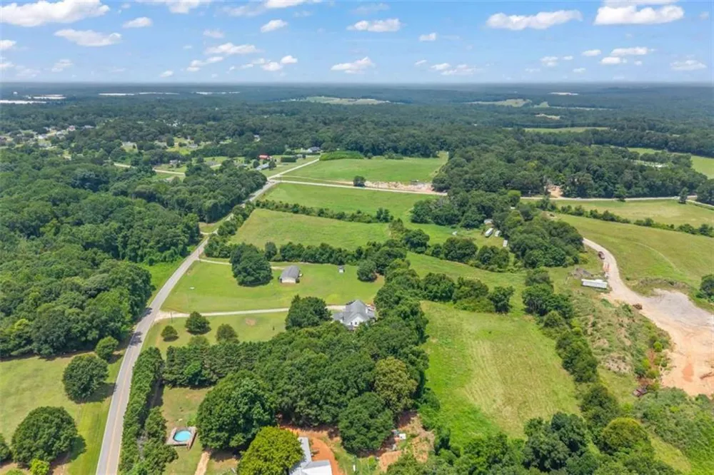 238 Apple Valley Road Commerce, GA 30529