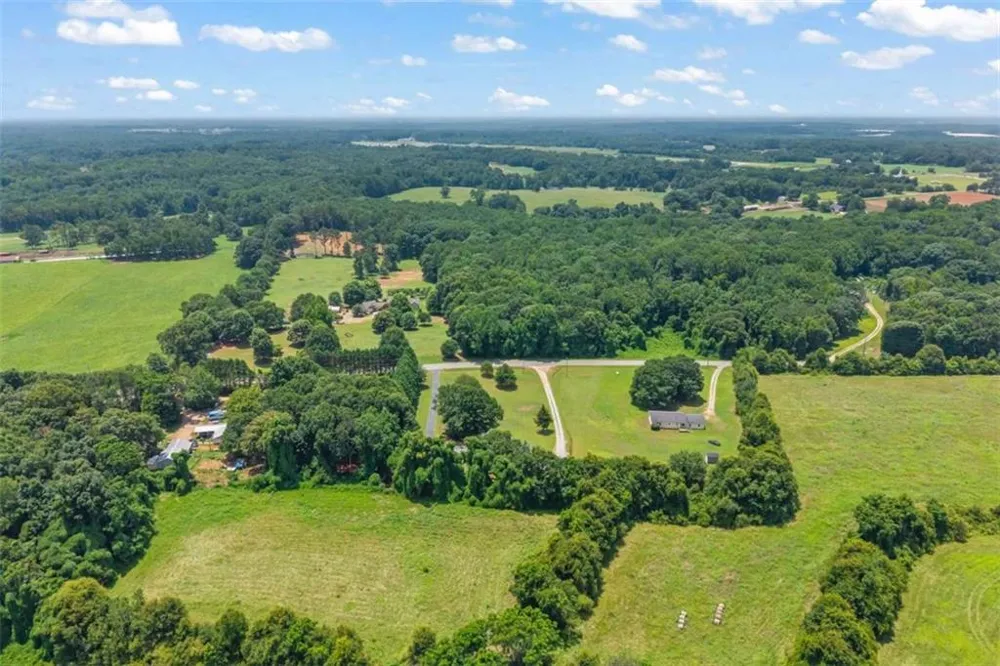 238 Apple Valley Road Commerce, GA 30529