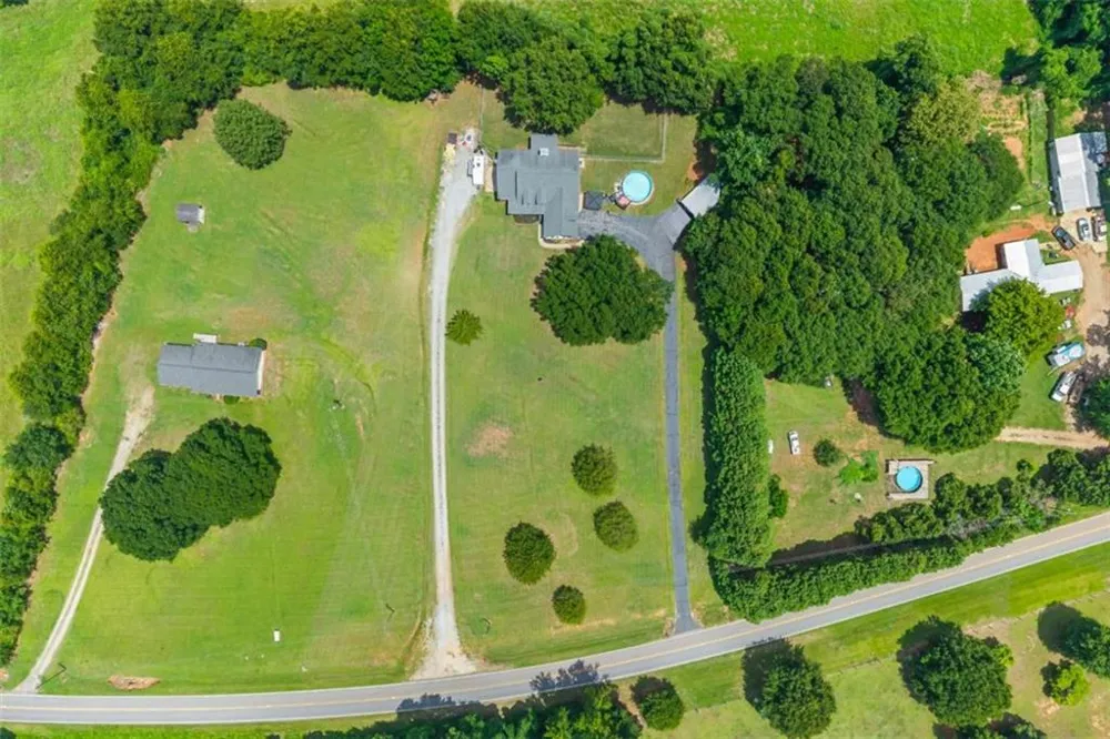 238 Apple Valley Road Commerce, GA 30529