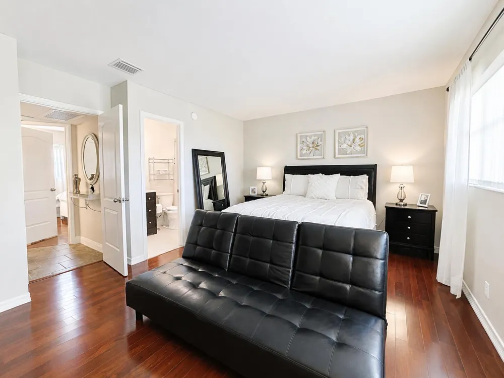 5131 W Oakland Park Boulevard #202 Lauderdale Lakes, FL 33313