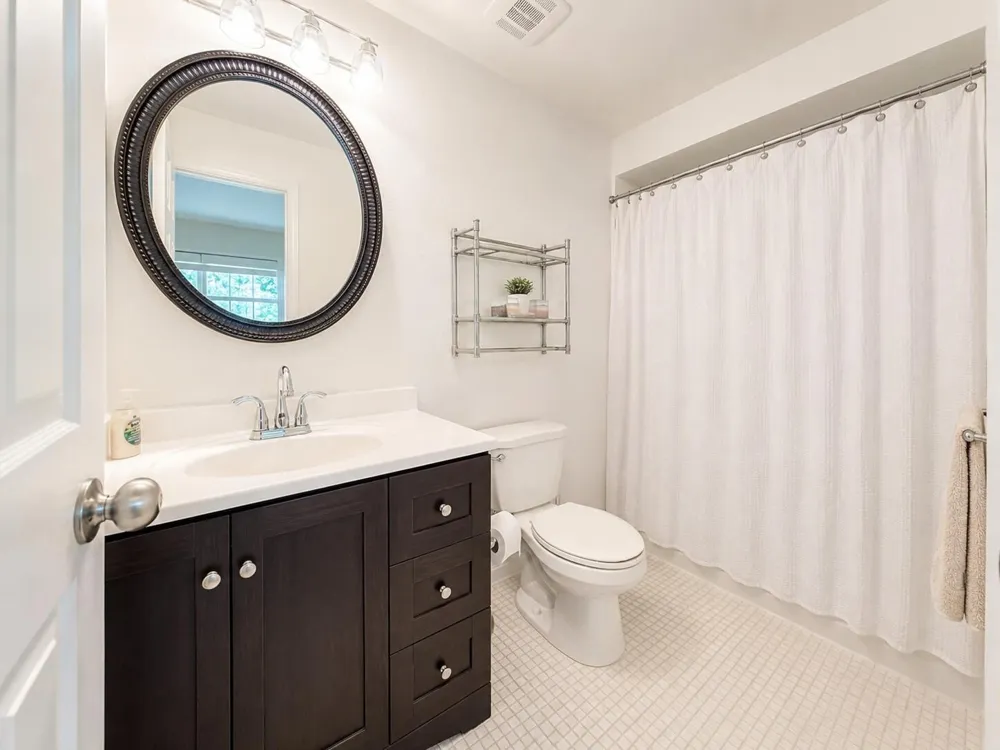 5131 W Oakland Park Boulevard #202 Lauderdale Lakes, FL 33313