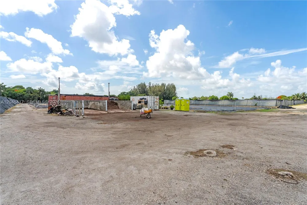 20401 137th Ave Miami, FL 33177