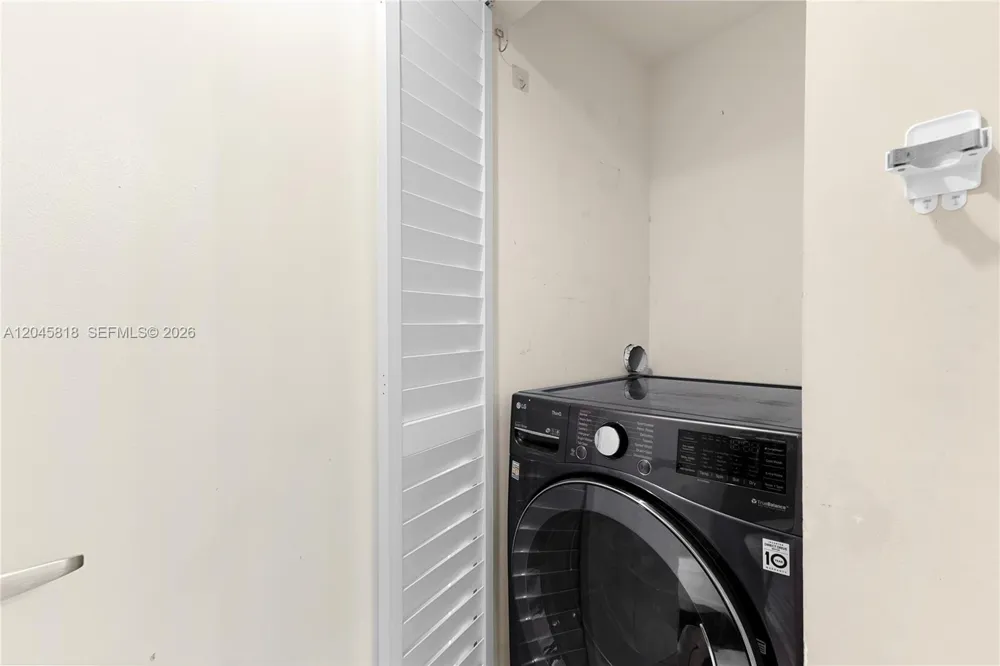 1750 Bayshore Dr #2414 Miami, FL 33132