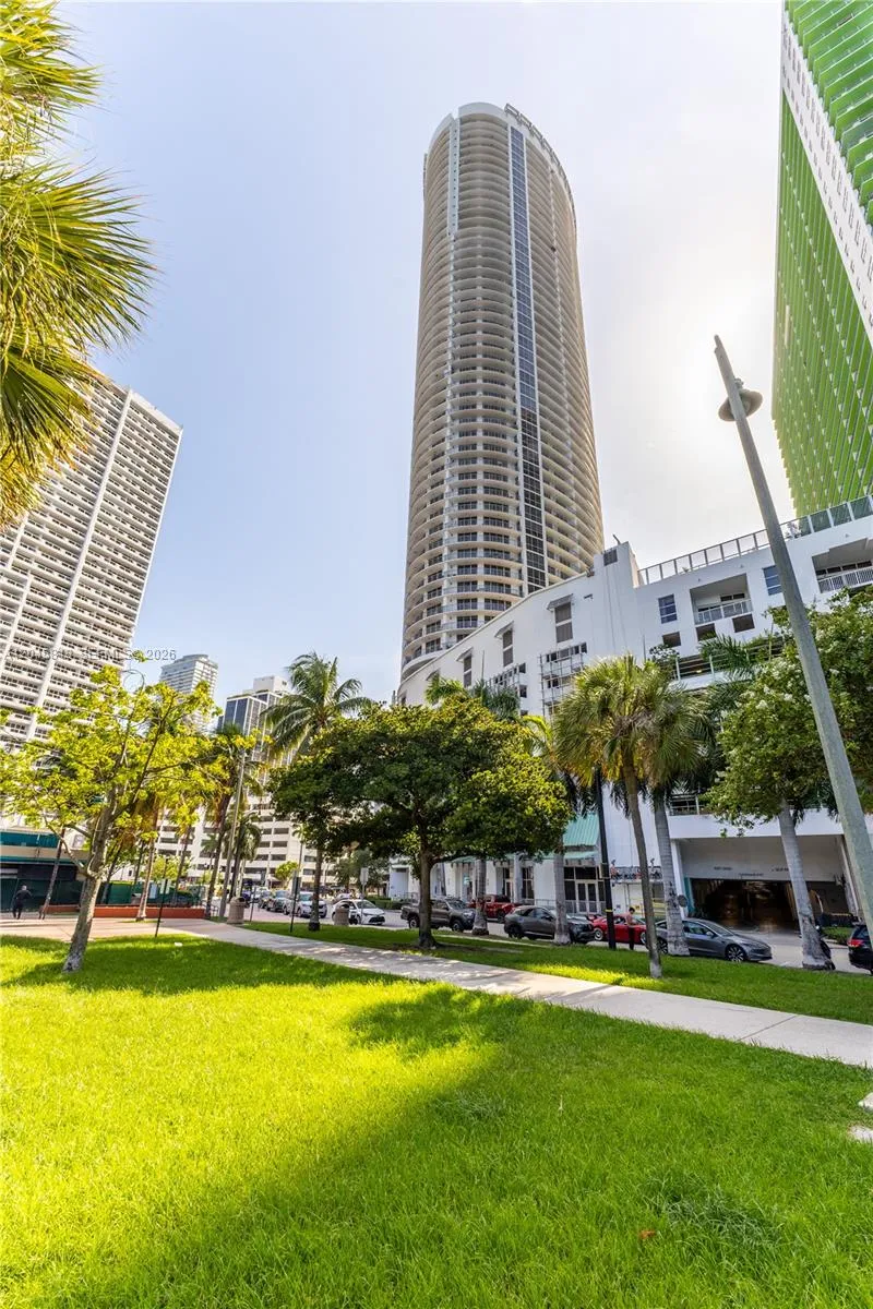 1750 Bayshore Dr #2414 Miami, FL 33132