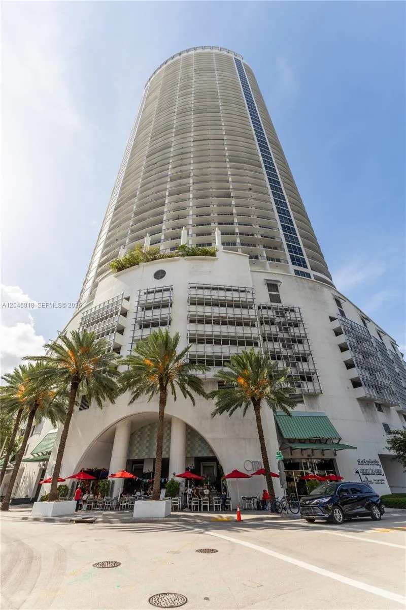 1750 Bayshore Dr #2414 Miami, FL 33132