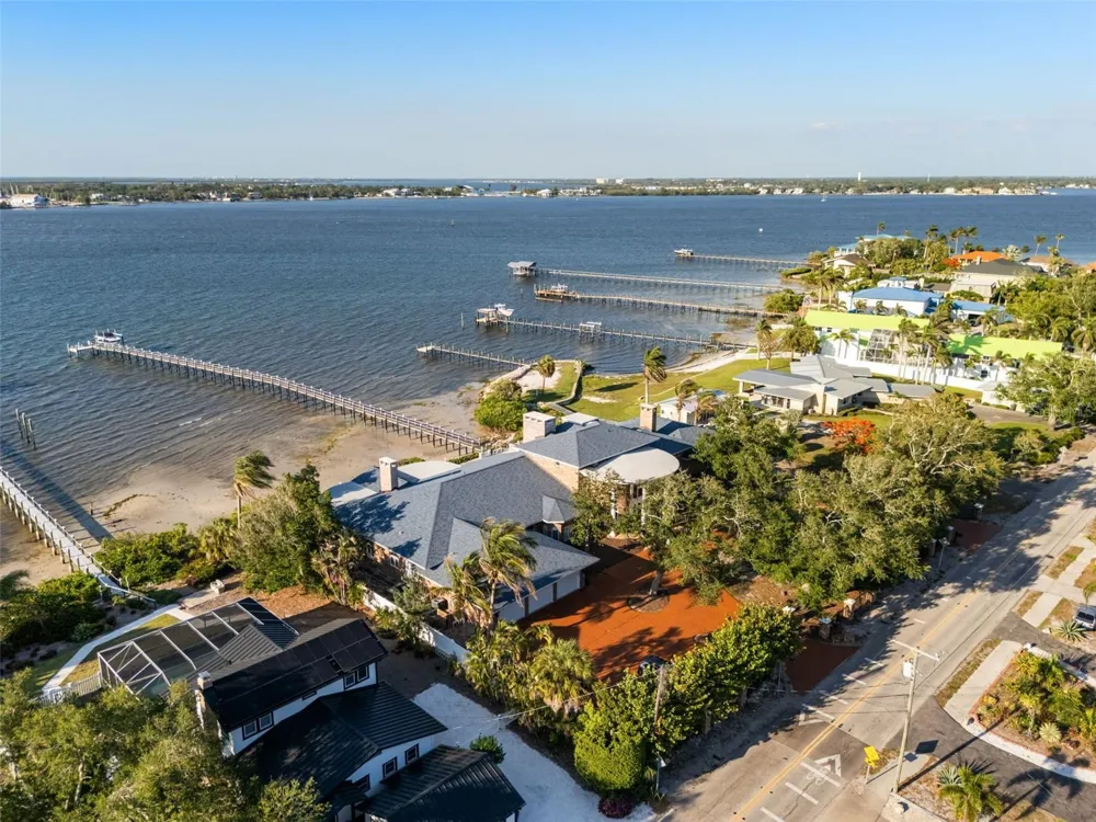6118 RIVERVIEW BOULEVARD Bradenton, FL 34209