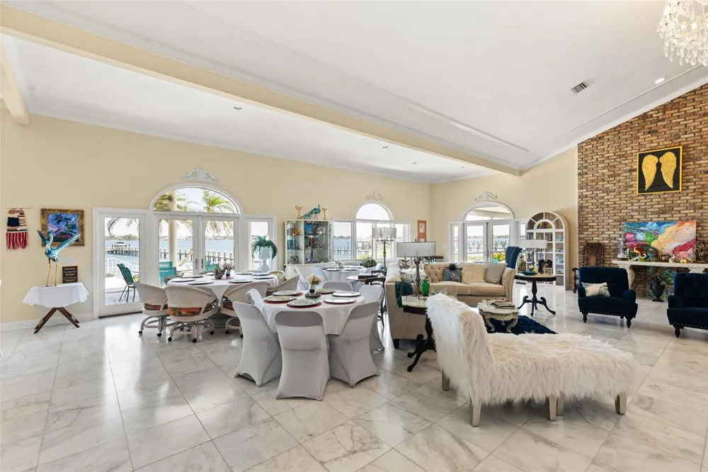 6118 RIVERVIEW BOULEVARD Bradenton, FL 34209