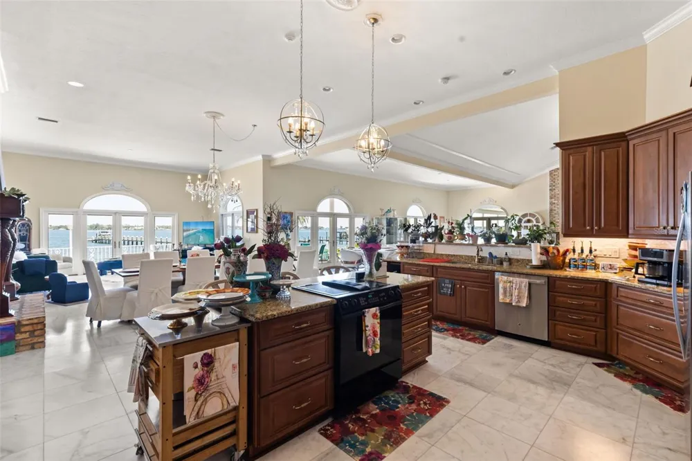 6118 RIVERVIEW BOULEVARD Bradenton, FL 34209