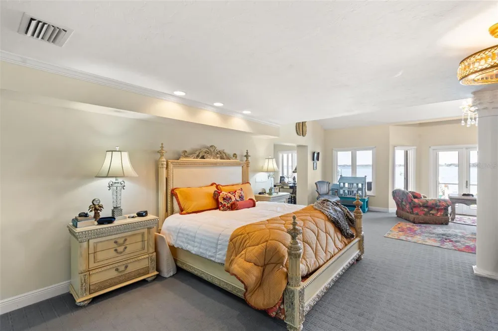 6118 RIVERVIEW BOULEVARD Bradenton, FL 34209