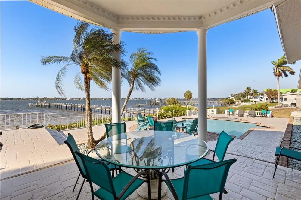 6118 RIVERVIEW BOULEVARD Bradenton, FL 34209
