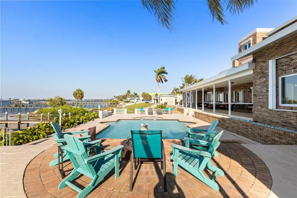 6118 RIVERVIEW BOULEVARD Bradenton, FL 34209