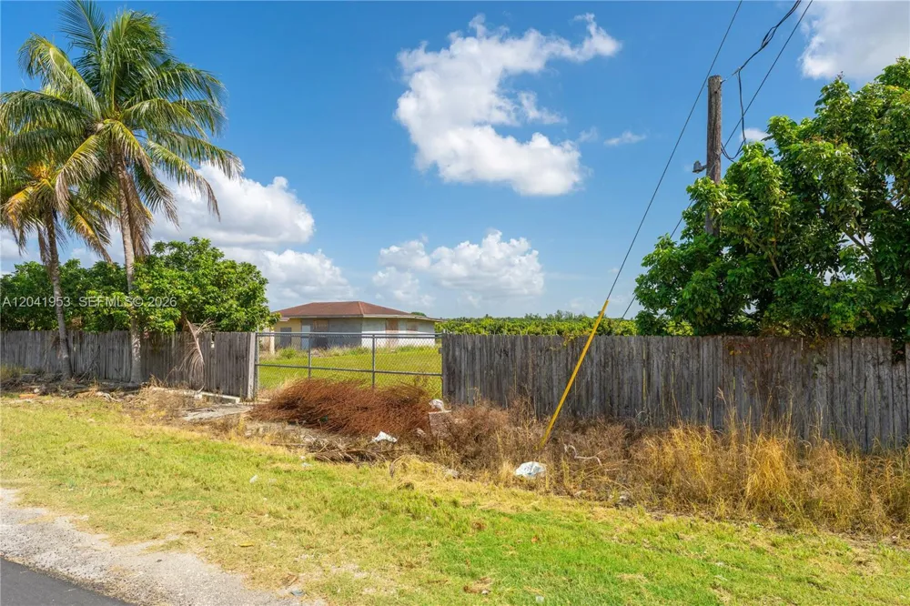 320 Sw 217 Ave Homestead, FL 33030