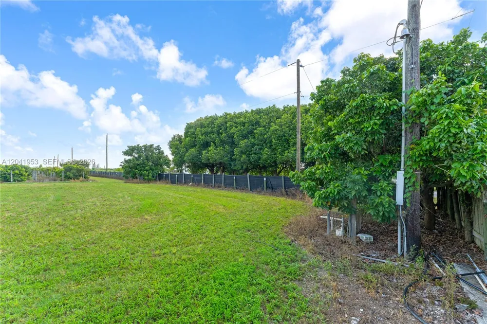 320 Sw 217 Ave Homestead, FL 33030