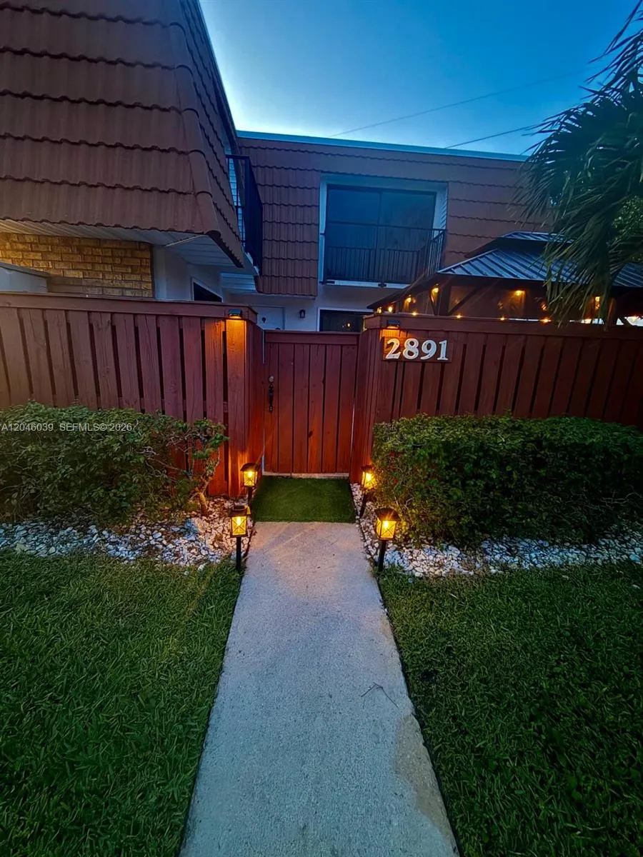 2891 SW 11th Pl Deerfield Beach, FL 33442