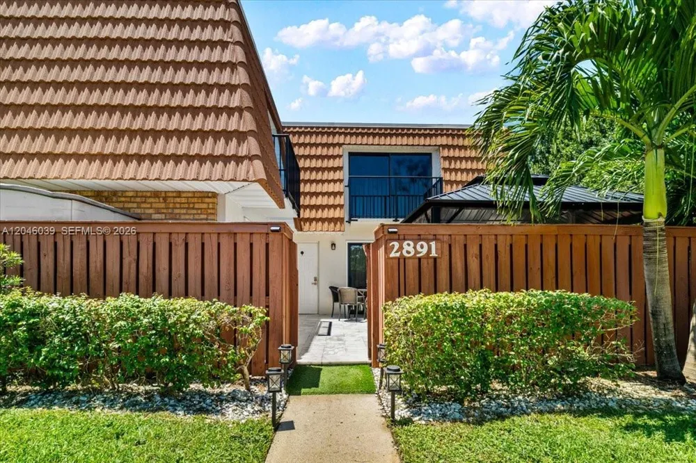 2891 SW 11th Pl Deerfield Beach, FL 33442