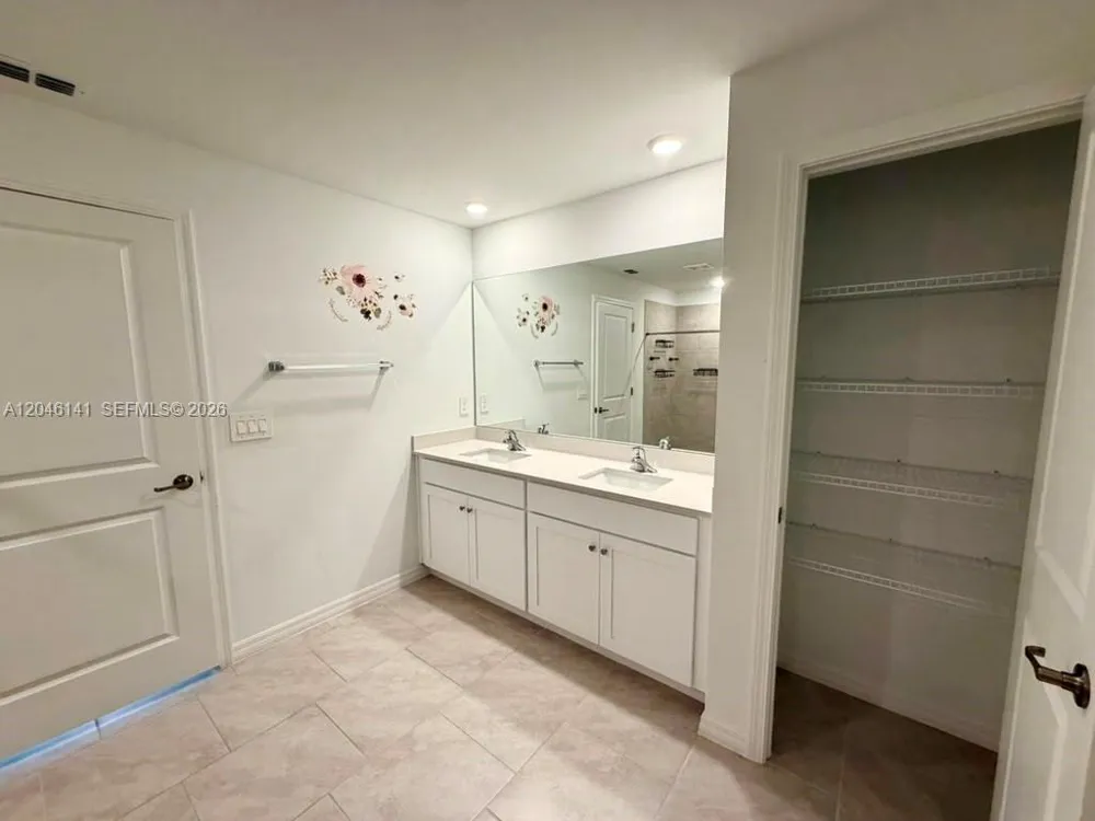 4104 NE 12TH CT Cape Coral, FL 33909