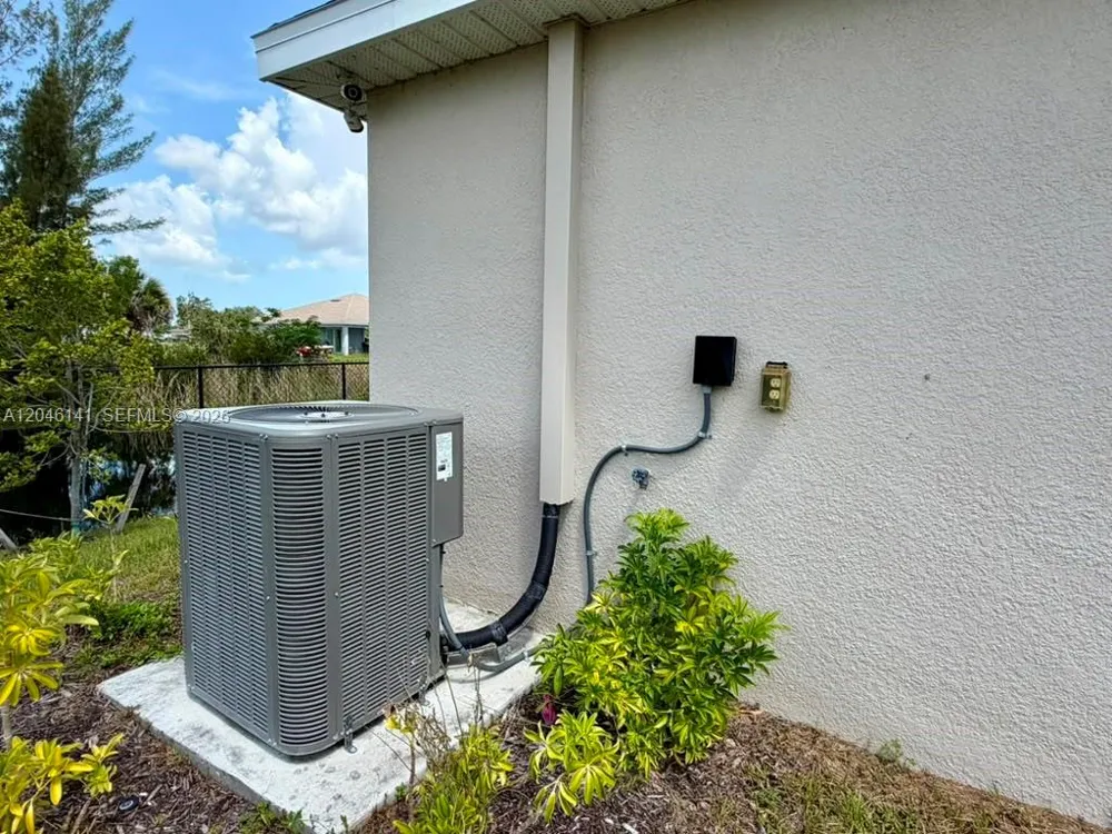 4104 NE 12TH CT Cape Coral, FL 33909