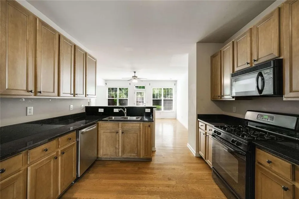 1798 Oakbrook Lane NW #8 Kennesaw, GA 30152