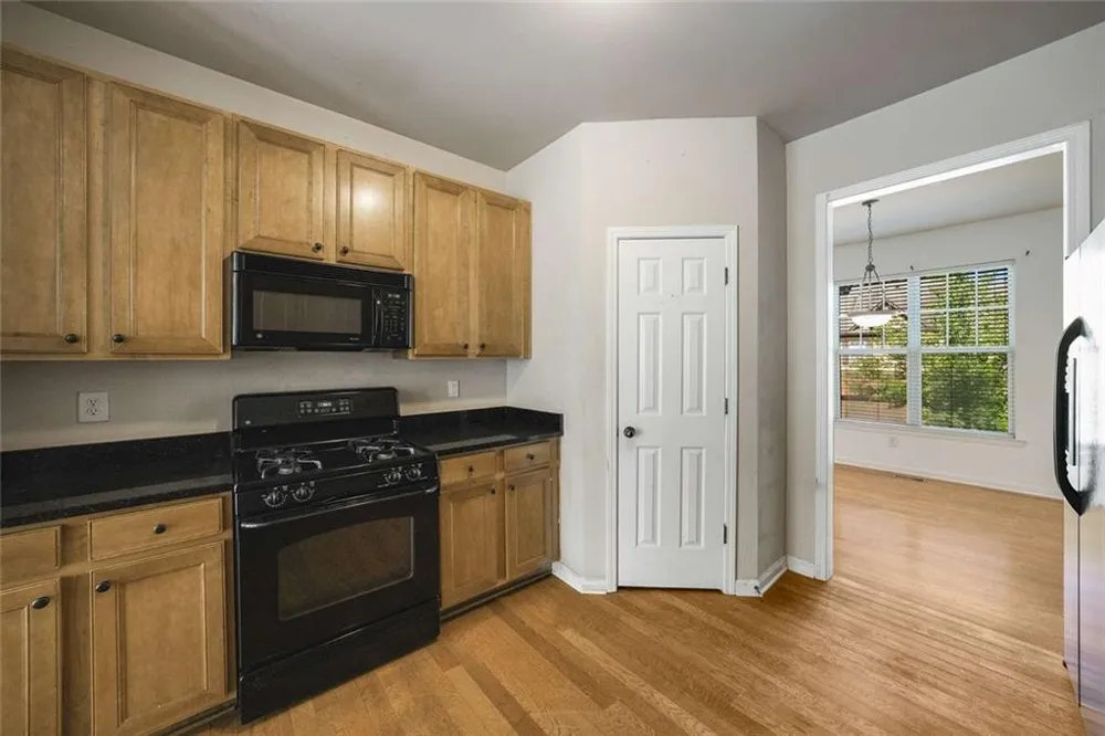 1798 Oakbrook Lane NW #8 Kennesaw, GA 30152