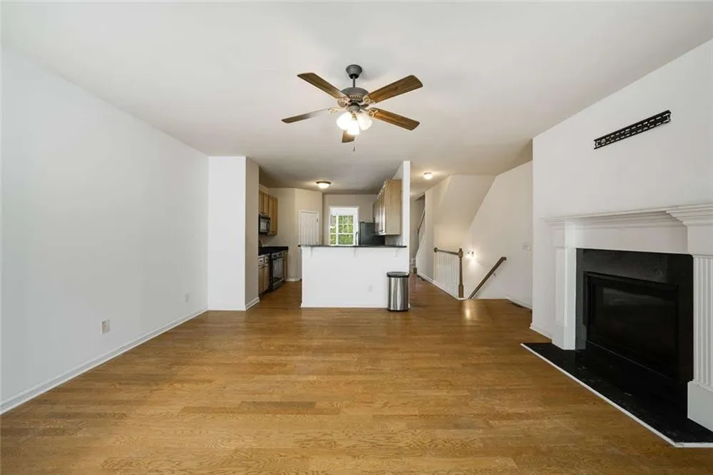 1798 Oakbrook Lane NW #8 Kennesaw, GA 30152