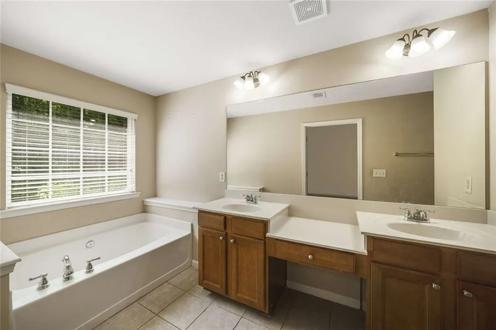 1798 Oakbrook Lane NW #8 Kennesaw, GA 30152