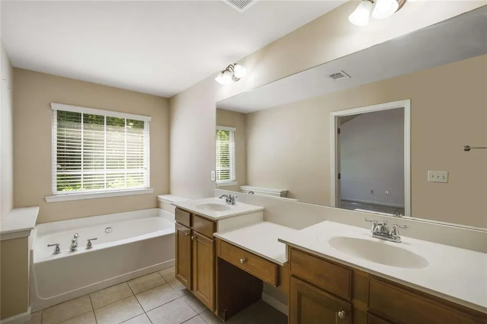 1798 Oakbrook Lane NW #8 Kennesaw, GA 30152