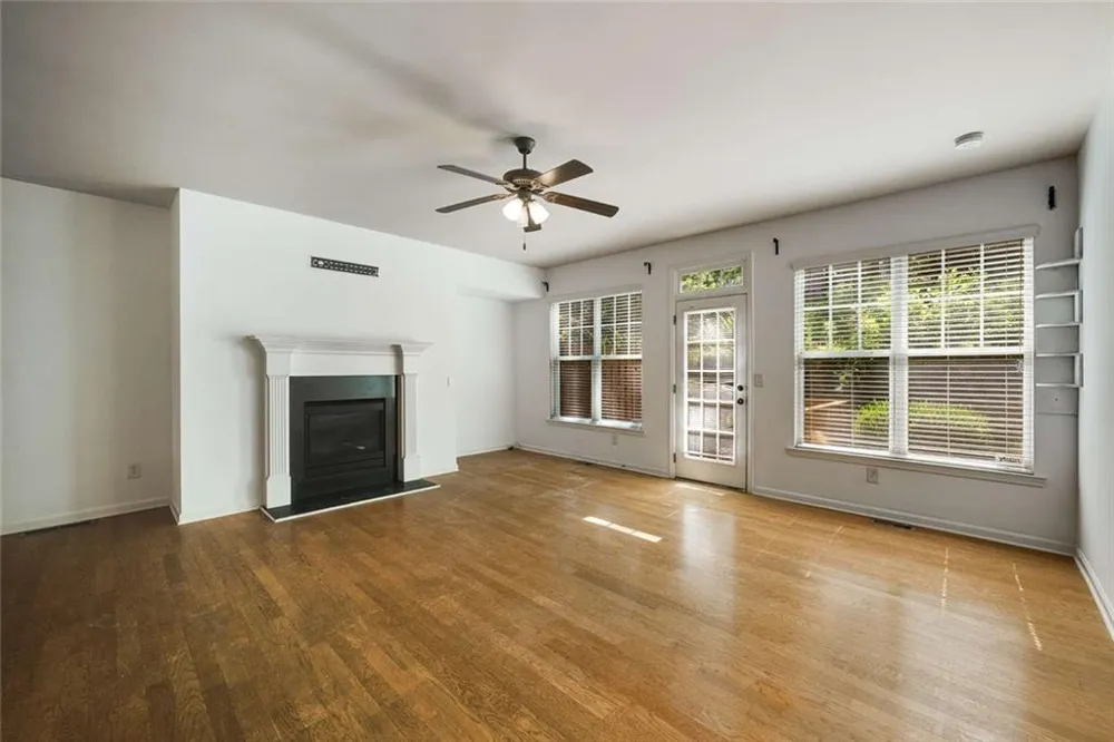 1798 Oakbrook Lane NW #8 Kennesaw, GA 30152