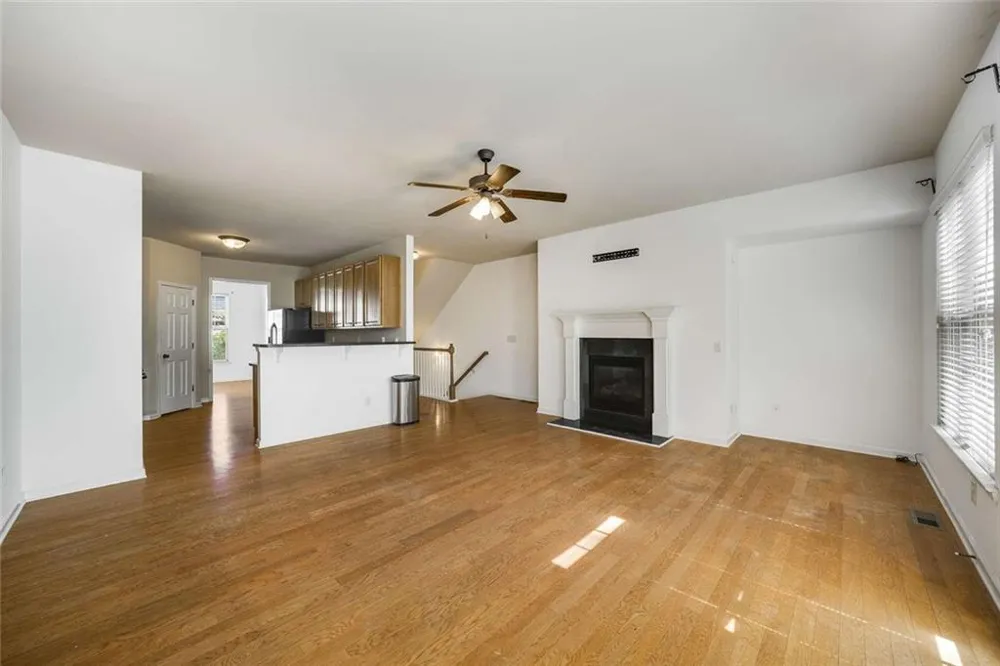 1798 Oakbrook Lane NW #8 Kennesaw, GA 30152