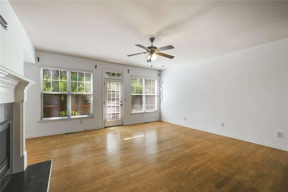 1798 Oakbrook Lane NW #8 Kennesaw, GA 30152