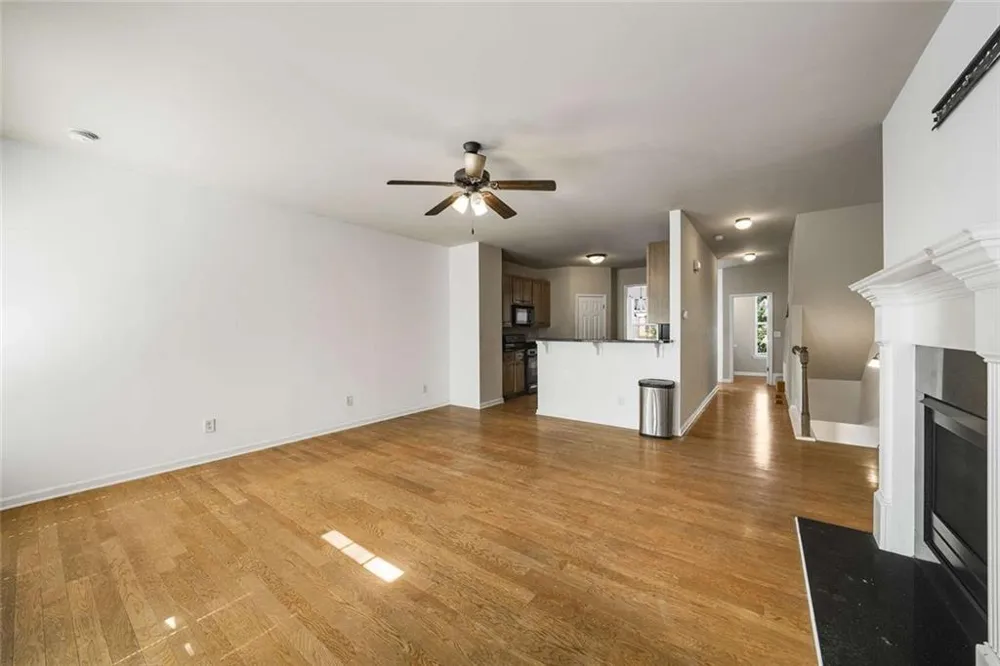 1798 Oakbrook Lane NW #8 Kennesaw, GA 30152