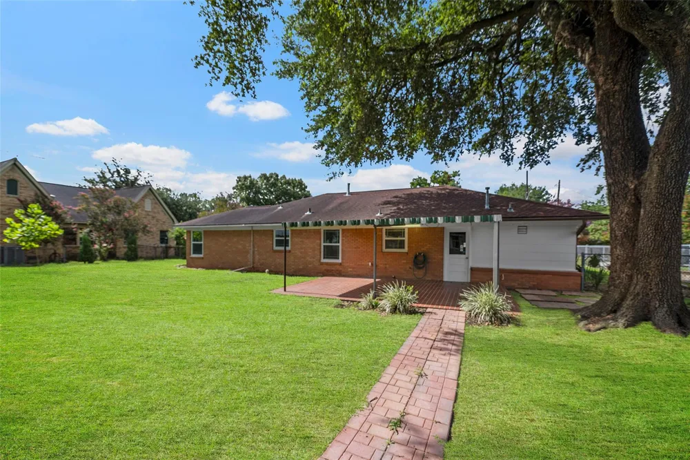 617 Graceland Street Houston, TX 77009