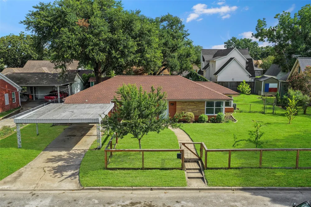 617 Graceland Street Houston, TX 77009