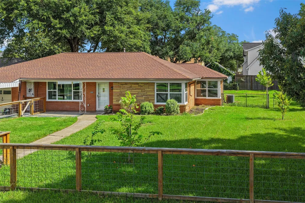 617 Graceland Street Houston, TX 77009